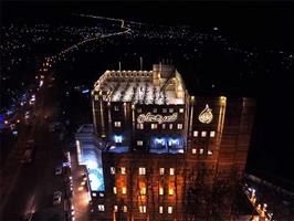 نمای شب هتل